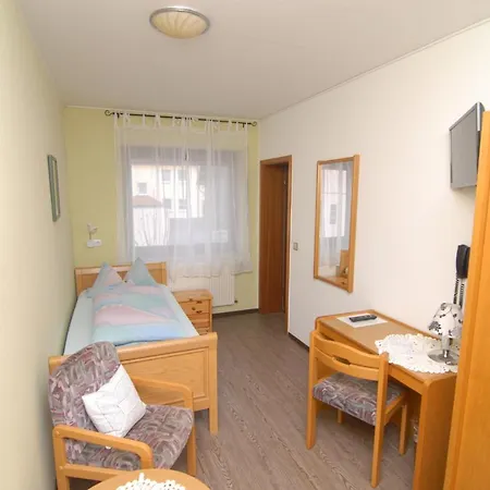 Gaststätte-gästehaus Balzer Hotel *